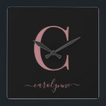 Horloge Carrée Monogramme d'or minimaliste Rose moderne Nom du sc<br><div class="desc">Chic Elegant Rose Rose Gold Monogramme sur une horloge murale noire chic. Facile à customiser avec votre propre nom et vos détails. Parfait pour votre luxe ! Veuillez nous contacter à cedarandstring@gmail.com si vous avez besoin d'aide pour la conception ou les produits correspondants.</div>