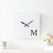 Horloge Carrée Monogramme et nom personnalisés (Maison)