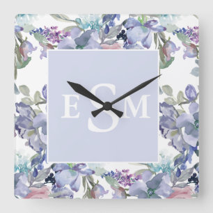 Horloge Carrée Monogramme floral rose pastel bleu poussiéreux vio