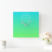 Horloge Carrée Monogramme géométrique cool | Ombre Vert bleu et c (Maison)