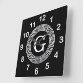 Horloge Carrée Monogramme initial du cadre de ligne de clé grecqu (Angle)