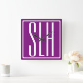 Horloge Carrée Monogramme Initiales 3 Moderne Gras | Blanc & Viol (Maison)