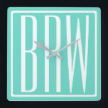 Horloge Carrée Monogramme Initiales Moderne 3 en Gras | Blanc sur<br><div class="desc">Élégant,  audacieux et moderne.</div>