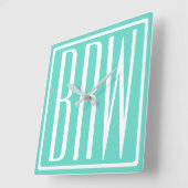 Horloge Carrée Monogramme Initiales Moderne 3 en Gras | Blanc sur (Angle)