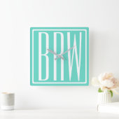 Horloge Carrée Monogramme Initiales Moderne 3 en Gras | Blanc sur (Maison)
