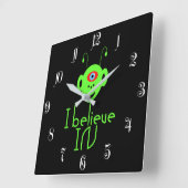 Horloge Carrée Monstre alien drôle (Angle)