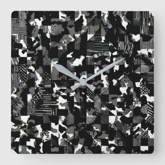 Horloge Carrée Motif de camouflage noir et blanc "Fractura"