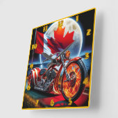Horloge Carrée Moto canadienne avec drapeau dans un paysage illum (Angle)