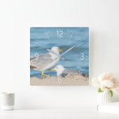 Horloge Carrée Mouette marchant sur la plage (Maison)