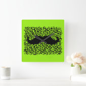 Horloge Carrée Moustache drôle sur arrière - plan vert citron (Maison)