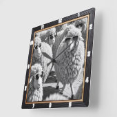 Horloge Carrée Moutons cool avec lunettes de soleil (Angle)