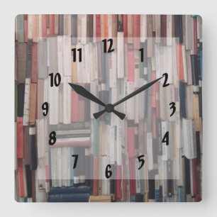 Horloge Carrée Mur trés haut des livres