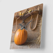 Horloge Carrée Musée des Agriculteurs. Citrouille en grange avec (Angle)