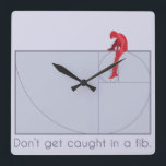 Horloge Carrée Ne vous faites pas attraper dans un bobard<br><div class="desc">Ne vous faites pas attraper dans un bobard. Une spirale de Fibonacci,  celle est !</div>