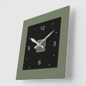 Horloge Carrée Noir avec des chiffres crème et bordure (Angle)
