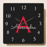 Horloge Carrée Nom du monogramme rouge noir de la fille<br><div class="desc">Horloge du nom du monogramme rouge et noir. Cela rend le cadeau parfait pour 16 ans,  mariage,  douche nuptiale,  anniversaire,  baby shower ou bachelorette pour quelqu'un qui aime le luxe glam et les styles chic.</div>