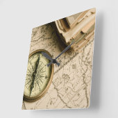 Horloge Carrée Old compass over Ancient Map (Angle)