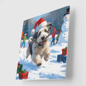Horloge Carrée Old English Sheepdog Running in Snow Christmas Cas (Angle)