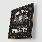 Horloge Carrée Old Moonshine Whiskey Étiquette AJOUTER PHOTO Nom (Angle)