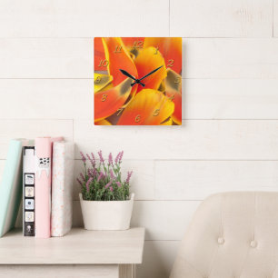 Horloge Carrée Orange vibrante de tulipe de pétales Girly de