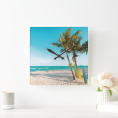 Horloge Carrée Panneaux de surf sur la plage lancer oreiller (Maison)