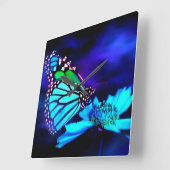 Horloge Carrée Papillon en lumière bleue (Angle)