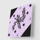 Horloge Carrée Papillon noir sur violet (Angle)