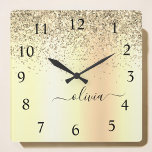 Horloge Carrée Parties scintillant d'or Monogramme métallique Nom<br><div class="desc">Gold Faux Foil Metallic Sparkle Parties scintillant brossé Métal Monogramme Nom Horloge. Cela rend le cadeau parfait pour 16 ans,  mariage,  douche nuptiale,  anniversaire,  baby shower ou bachelorette pour quelqu'un qui aime le luxe glam et les styles chic.</div>