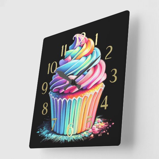 Horloge Carrée Pastel Dessin Rainbow Swirl Frosting Cupcake (Angle)