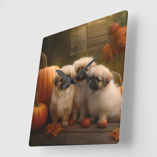 Horloge Carrée Pekingese Chiot Automne Citrouille délice (Angle)