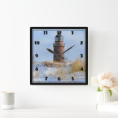 Horloge Carrée Phare de Sturdy sur une côte rocheuse en hiver (Maison)
