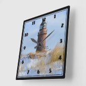 Horloge Carrée Phare de Sturdy sur une côte rocheuse en hiver (Angle)