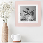 Horloge Carrée Photo de famille moderne Pastel Pink Cadeau simple<br><div class="desc">Photo de famille moderne Pastel Pink Cadeau simple</div>
