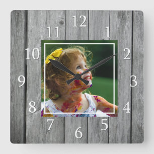Horloge Carrée Photo personnalisée Russe Farmhouse Grey Wood