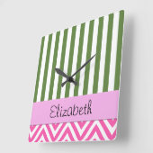 Horloge Carrée Pink Zigzag, chevron, Green Stripes, Your Name (Angle)