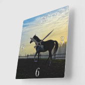 Horloge Carrée Pinto à Barnyard à Sunrise (Angle)