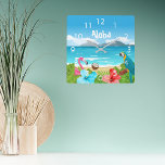 Horloge Carrée Plage tropicale d'Aloha avec flamants et fleurs<br><div class="desc">Une plage tropicale, hawaïenne, aux fleurs bleues et rouges de l'Hibiscus, aux feuilles de palmiers, au flamant rose et au perroquet bleu et jaune. Une noix de coco sur la plage de sable, un océan bleu avec des vagues et le ciel bleu. Texte blanc : Aloha. Une horloge pour votre...</div>