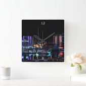 Horloge Carrée Plymouth Barbican par nuit (Maison)