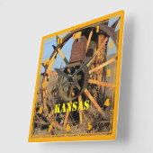 Horloge Carrée Pneus de tracteur antique du Kansas (Angle)