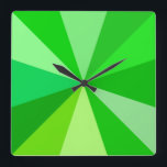 Horloge Carrée Pop Art Moderne des années 60 Funky Rays géométriq<br><div class="desc">Cette horloge carré pop art branchée et rétro des années 60 a des rayons psychédéliques verts / sunbursts tournant dans un motif géométrique. Il y a douze rayons pour marquer l'heure - pas besoin de chiffres sur cette horloge funky,  minimaliste,  ultra-mod. C'est super,  bébé.</div>