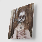 Horloge Carrée Poupée gothique déplaisante en porcelaine Goth vic (Angle)