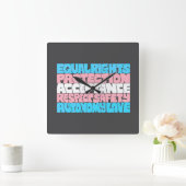 Horloge Carrée PRIDE Trans droits mot art drapeau LGBT offre cade (Maison)