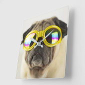Horloge Carrée Pug with Goggles (Angle)