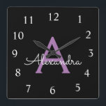 Horloge Carrée Purple Black Script Girl Nom du monogramme<br><div class="desc">Horloge du nom du monogramme violet et noir. Cela rend le cadeau parfait pour 16 ans,  mariage,  douche nuptiale,  anniversaire,  baby shower ou bachelorette pour quelqu'un qui aime le luxe glam et les styles chic.</div>