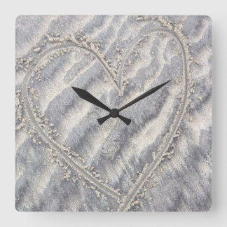 Horloge Carrée Quirky heart drawing in the square