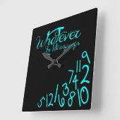 Horloge Carrée quoi que - bleu de menthe sur le noir (Angle)