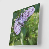Horloge Carrée rideau lilas (Angle)