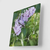 Horloge Carrée rideau lilas (Angle)
