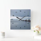 Horloge Carrée rive au bord d'un lac nuageux (Maison)