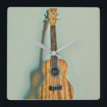 Horloge Carrée Rock guitariste<br><div class="desc">Cette oeuvre de guitare vintage est adaptée aux joueurs de guitare qui aiment jouer de la guitare. elle peut être offerte en cadeau à un petit ami, une petite amie, ou un papa pour un anniversaire, une fête des pères ou une Saint-Valentin. Le design rétro comprend un guitariste cool vintage...</div>